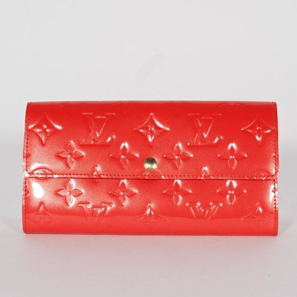 Louis Vuitton Vernis Monogram Sarah Wallet in Pomme d’Amour Red Patent - Picture 1 of 10